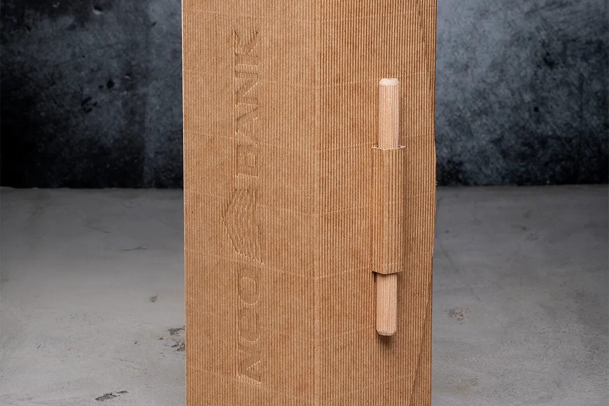 Prezent firmowy — polskie wino z winnicy Dolina Samy